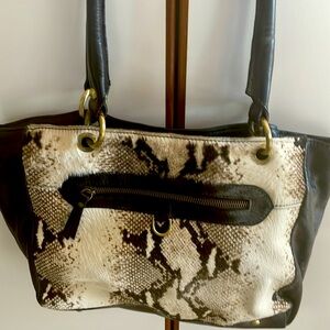 Innue leather shoulder purse